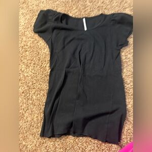 Black Tee - S - scoop neck baby sleeves